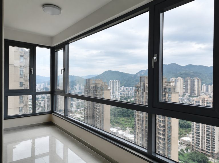 龙鼎断桥铝封阳台窗