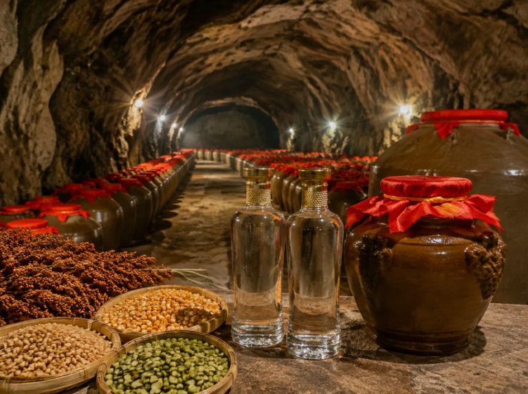 洞藏纯粮白酒
